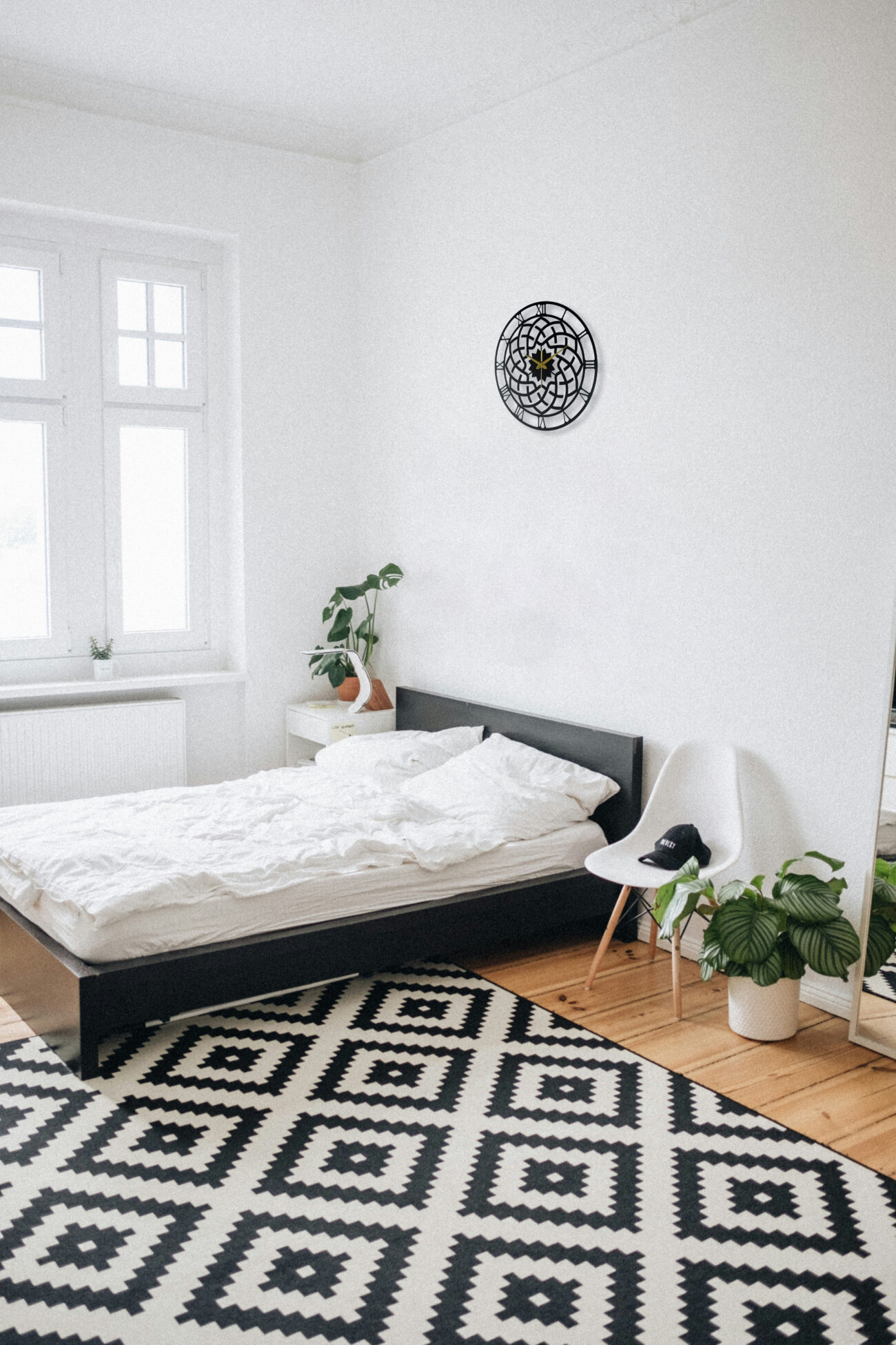 CRYSANTHEMUM METAL WALL CLOCK - Image 4