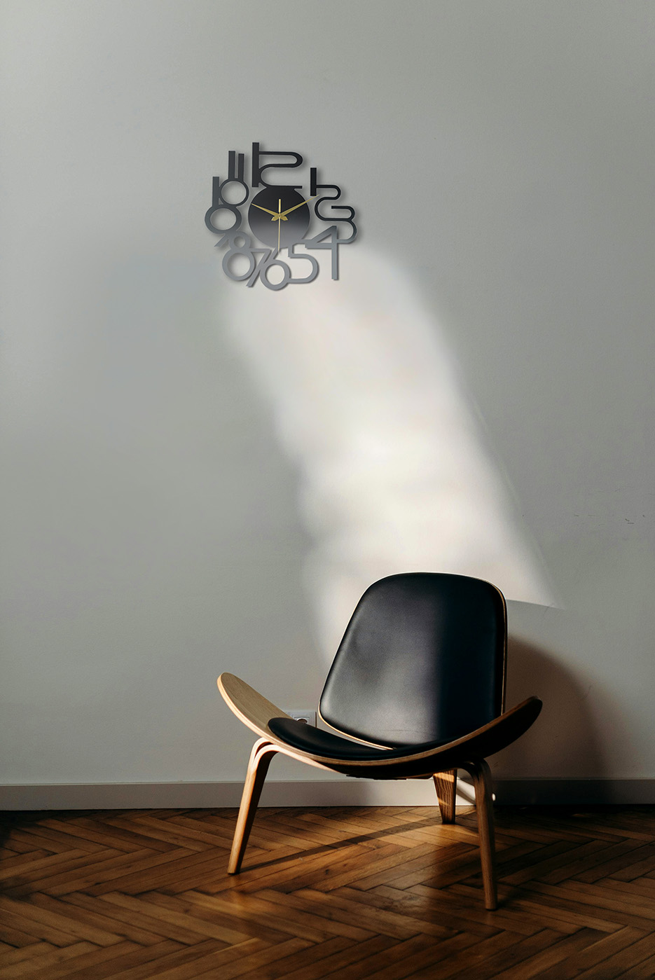 DANGLING METAL WALL CLOCK - Image 5